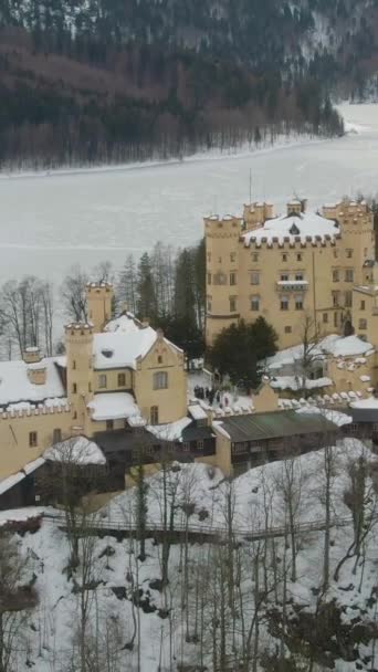 Hohenschwangau Κάστρο Και Alpsee Λίμνη Την Ημέρα Του Χειμώνα Βουνά — Αρχείο Βίντεο