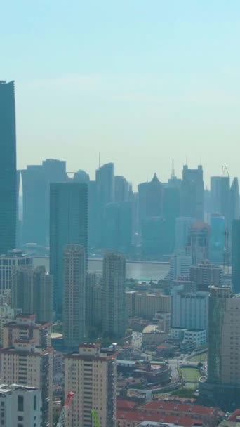 Shanghai Stad Stadsdeel Lujiazui Zonnige Dag China Luchtfoto Drone Flies — Stockvideo