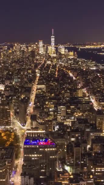 曼哈顿的城市景观 纽约的夜晚 美利坚合众国 空中景观 时间流逝 垂直录像 — 图库视频影像