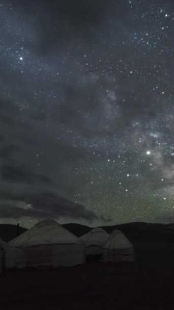 Tijd Voor Het Verstrijken Van Melkweg Die Yurt Camp Beweegt — Stockvideo