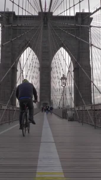 New York City Usa Listopadu 2018 Brooklynský Most Cyklisté Turisté — Stock video