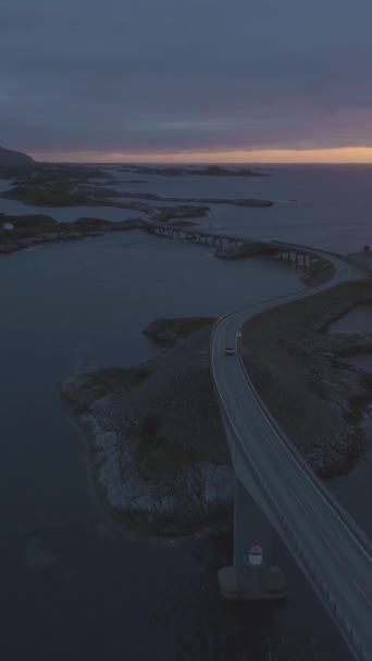 Atlantikstraße Norwegen Bei Sonnenuntergang Sommer Mit Dem Auto Luftaufnahme Drohne — Stockvideo