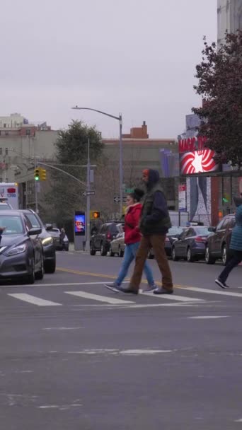 New York City Usa November 2018 Auto Mensen Crosswalk Harlem — Stockvideo