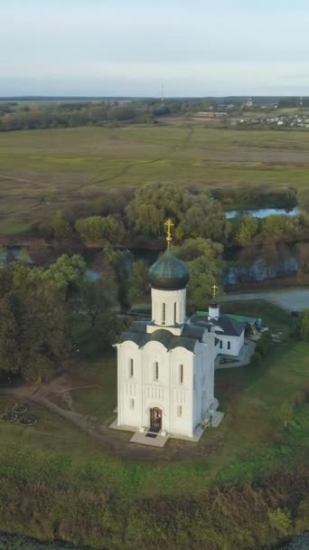 Sunny Evening Deki Nerl River Daki Beyaz Kilise Vladimir Bölgesi — Stok video