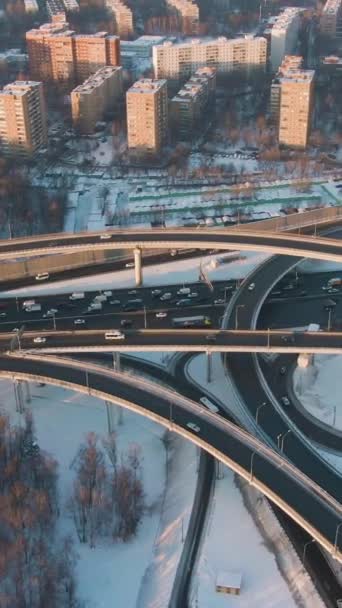 Complex Road Flyover Junction Cars Traffic Zonnige Winteravond Stad Luchtfoto — Stockvideo
