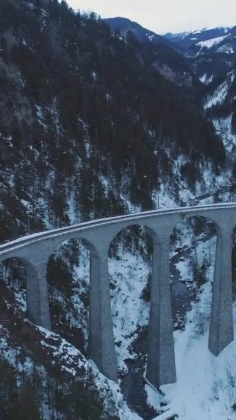 Landwasser Viaduct Залізницею Зимовий День Швейцарії Гори Ліс Вид Повітря — стокове відео