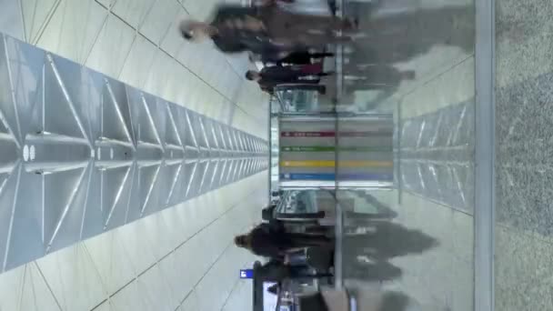 Hong Kong Március 2018 Emberek Repülőtéren Travelators Időeltolódás Függőleges Videó — Stock videók