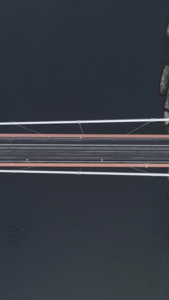 Hardanger Suspension Bridge Přes Hardangerfjord Projíždějícím Autem Norsku Letecký Pohled — Stock video