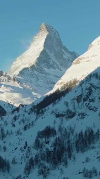 Das Matterhorn Winter Die Schweiz Luftaufnahme Mittlerer Schuss Drohne Fliegt — Stockvideo
