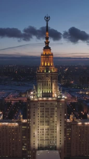 Moszkvai Állami Egyetem Megvilágított Moszkva Skyline Téli Estéken Oroszország Légitekintés — Stock videók
