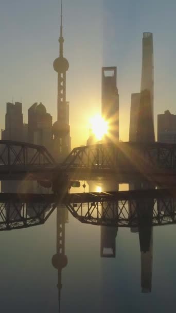Shanghai Skyline Vid Soluppgången Sunny Morning Kina Flygutsikt Drone Flyger — Stockvideo