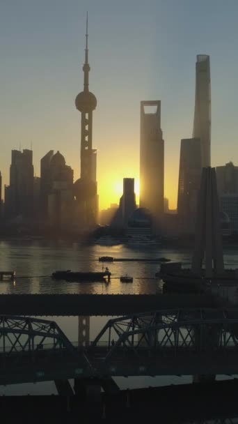Panorama Shanghai Skyline Och Waibaidu Bridge Vid Soluppgången Finansdistriktet Lujiazui — Stockvideo