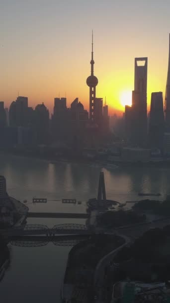 Silhouettes People Top Rock Twilight Illuminated City Skyline Smog Aerial — Stock Video