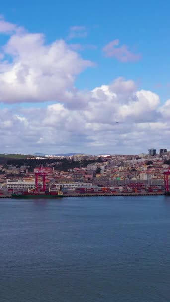 Lisbon Skyline Och Tagus River Blue Sky Och Cumulus Clouds — Stockvideo
