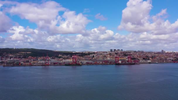 Lizbonę Skyline Tagus River Błękitne Niebo Chmury Cumulus Portugalię Widok — Wideo stockowe