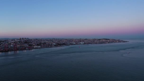Lisabon Řeka Tagus Večerního Soumraku Modrá Hodinka Portugalsko Letecký Pohled — Stock video
