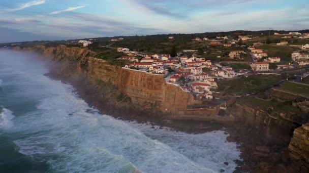 Weiße Häuser Azenhas Mar Village Portugal Klippen Und Wellen Des — Stockvideo