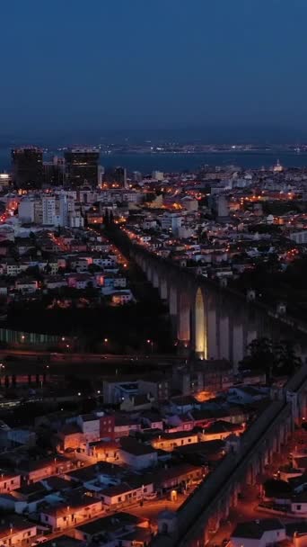 Освітлений Лісабон Сіті Агуас Лівріс Акведук Вночі Блакитна Година Португалія — стокове відео