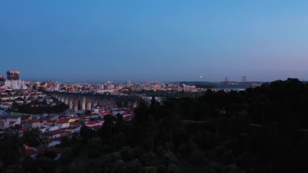 Lisbon Skyline Monsanto Forest Park Evening Twilight Aguas Livres Aqueduct — Vídeo de stock