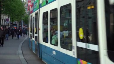 ZURICH, SWitzERLAND - 25 Nisan 2024: Trams and People in the City Center. Bahnhofstrasse.