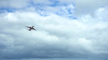 MADEIRA - 6 Haziran 2024: Havaalanından kalkan uçak