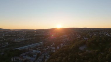 Gündoğumunda şehrin Oslo Doğu Yakası 'nda. Norveç. Hava Aracı Atışı. Yörüngede