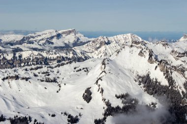 Kışın Bernese Alplerinde dağlar. İsviçre Alpleri. İsviçre