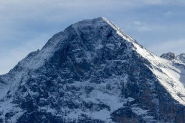Eiger Dağı kışın kuzey yamacı. İsviçre Alpleri. İsviçre