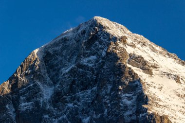 Eiger Dağı kışın Sunset 'te Kuzey Surat. İsviçre Alpleri. İsviçre. Zirve Kapanışı