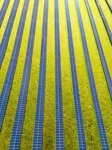 Portekiz 'deki Yeşil Alan' daki Photovoltaic Güneş Panelleri. Hava Görünümü