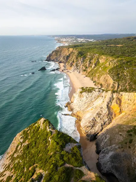 Adraga Sahili ve Kayalıklar. Atlantik Okyanusu, Portekiz. Hava Görünümü.