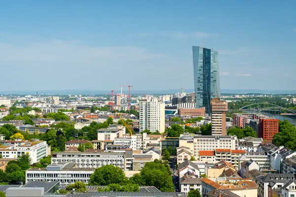 FRANKFURT, GERMANY - 11 Haziran 2025: Güneşli bir günde Frankfurt am Main 'deki Avrupa Merkez Bankası Binası' nın koltuğu. Hesse, Almanya