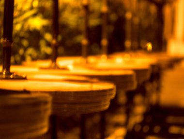 boş tablo ve bulanık ışık arkaplanı kopyalama alanı ile