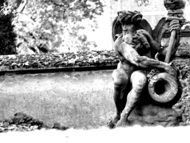 Parktaki bir adamın heykeli.