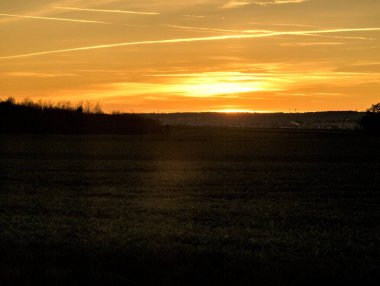 Sahada gün batımı