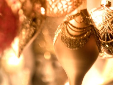 Işıkların arka planında noel süslemeleri