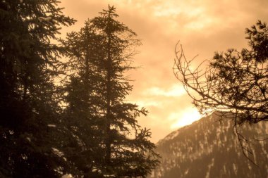 Dağlarda gün batımı