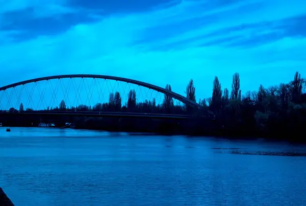 Şehrin gece manzarası