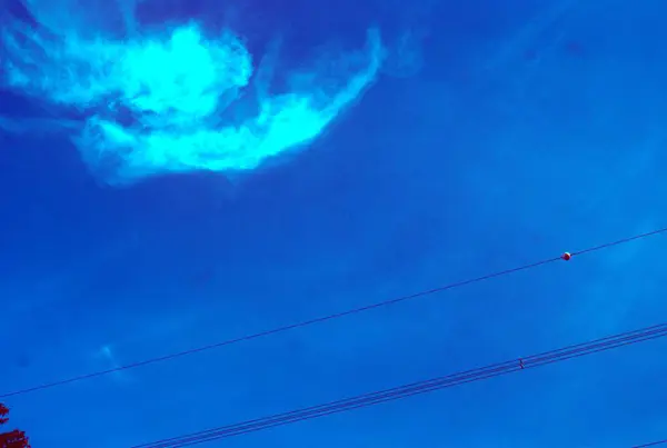 Bulutlu mavi gökyüzü