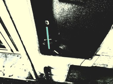 Pencereli eski ahşap kapı