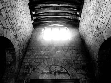 Şehirdeki eski pencere