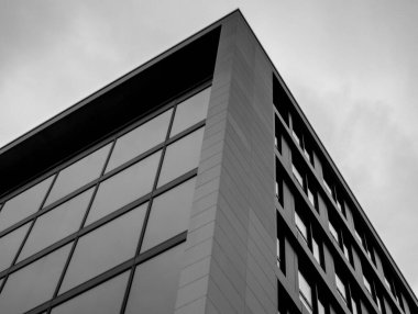 Şehirdeki modern ofis binası.