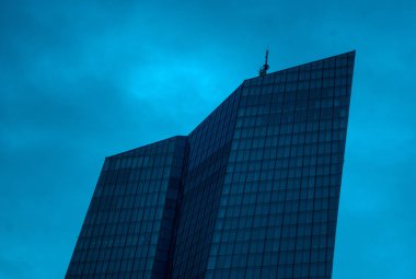 Şehirdeki modern ofis binası