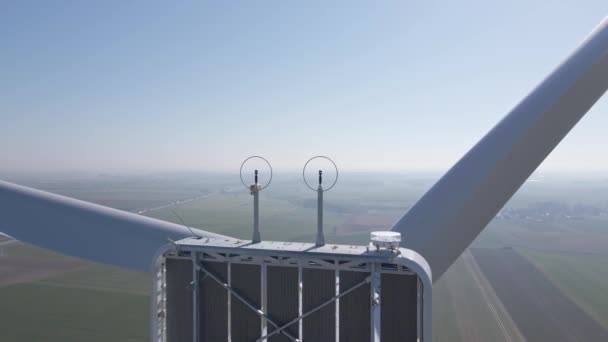 Encerramento Turbina Eólica Terreno Energias Renováveis Feitas Gerador Moinho Vento — Vídeo de Stock