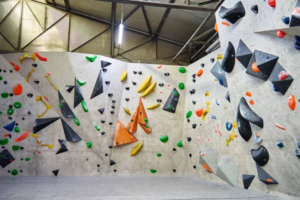 Zeď Pro Bouldering Tělocvičně Podpěrami Pro Lezení Aktivní Extrémní Sportovní — Stock fotografie