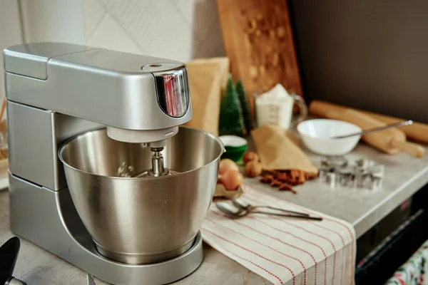 stock image Preparation of dough in an electric mixer at home. Professional mixer for kneading dough and food ingredients in kitchen interior. Modern appliances in the kitchen