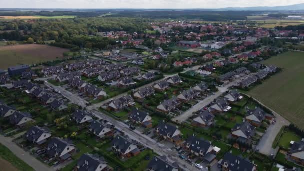 Kleine Europäische Stadt Stadtbild Luftaufnahme Der Wohngegend Sommerabend — Stockvideo