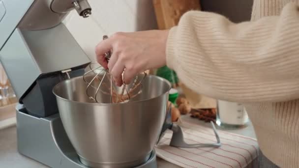 Femme Préparant Pâte Pour Les Biscuits Maison Cuisine Les Mains — Video