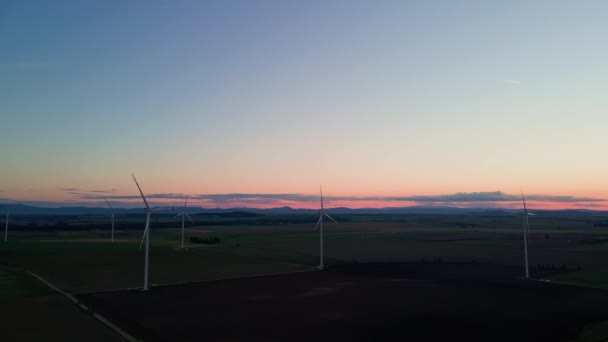 Widok Lotu Ptaka Generatora Turbin Wiatrowych Piękne Niebo Zachody Słońca — Wideo stockowe