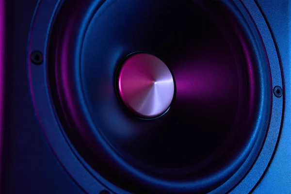 Multimedial Akustisk Högtalare Med Neonbelysning Ljud Ljudsystem Mörk Bakgrund — Stockfoto